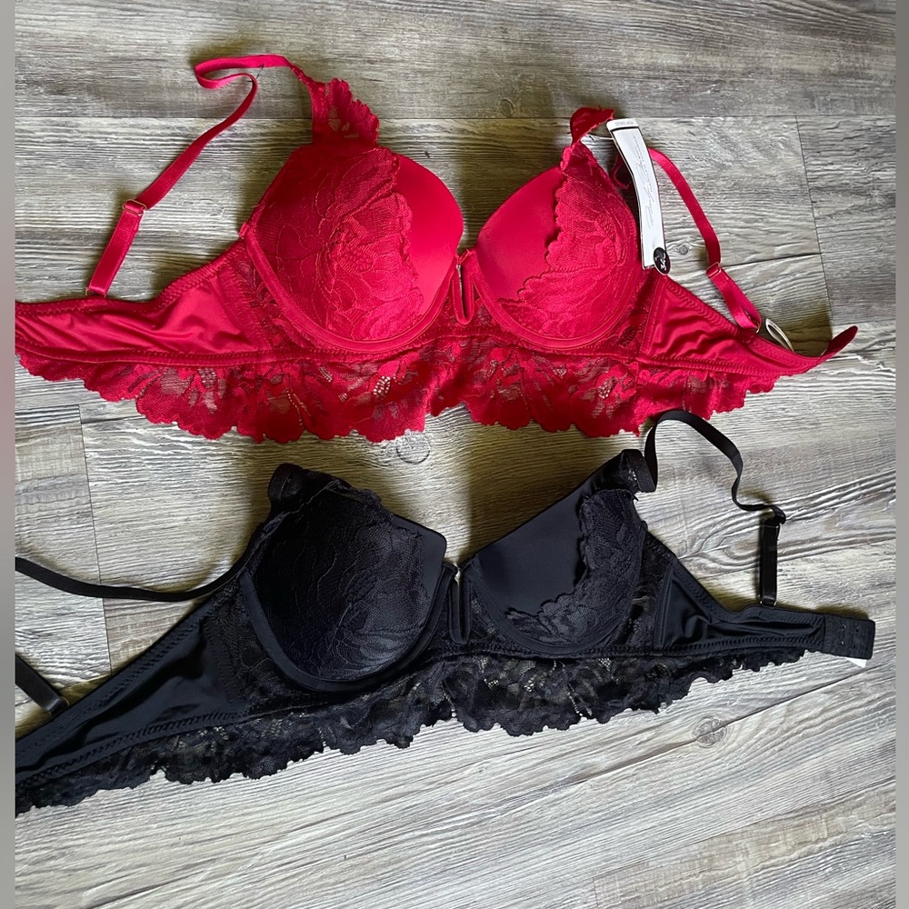 Marilyn Monroe Red and Black Lace Bras